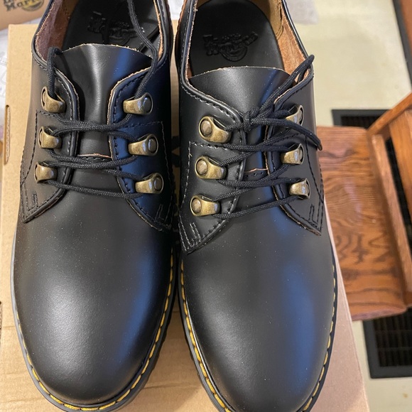 Dr. Martens Black Leona Low Women Size 8 - Picture 5 of 6